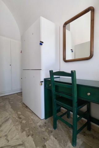 accommodation santorini backpackers bedroom-11