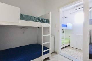 accommodation santorini backpackers bedroom-19