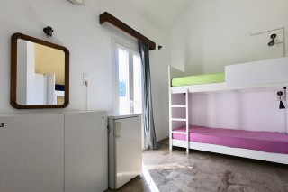 accommodation santorini backpackers bedroom-2