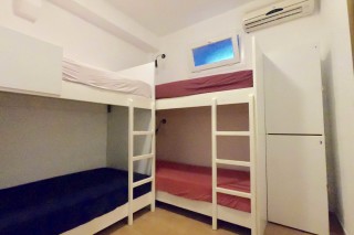 accommodation santorini backpackers bedroom-22
