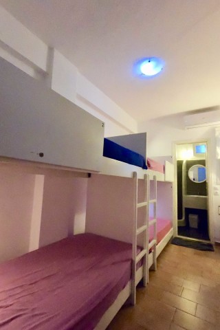accommodation santorini backpackers bedroom-24
