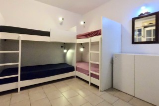accommodation santorini backpackers bedroom-25