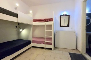 accommodation santorini backpackers bedroom-26
