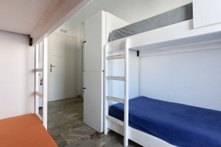 accommodation santorini backpackers bedroom