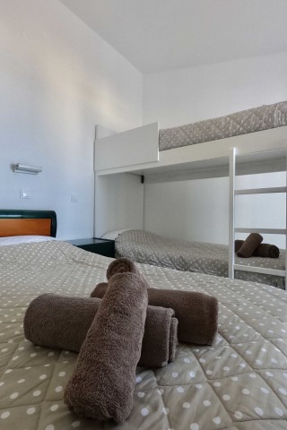 accommodation santorini backpackers bedroom-6