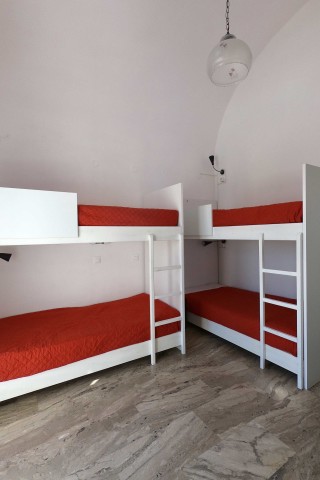 accommodation santorini backpackers bedroom-8